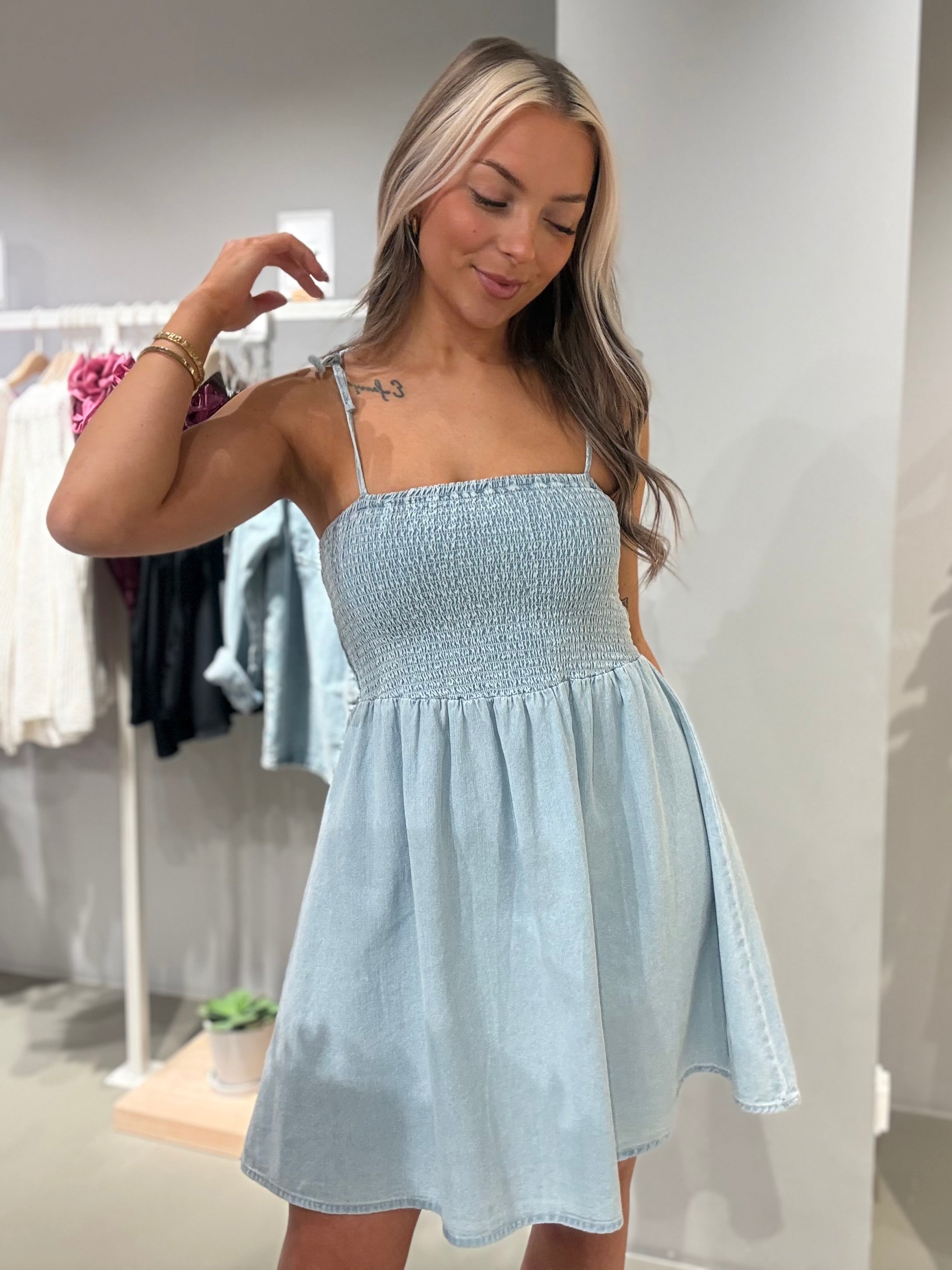 NMOREGON Midi Dress - Light Blue Denim